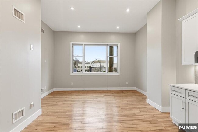 Building Photo - 12 Dempsey Ave