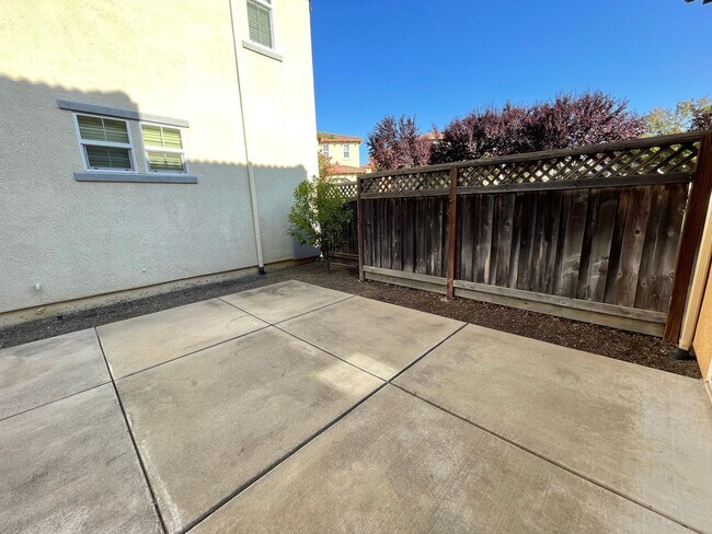 Building Photo - Two Story Home w/ Fridge Included, Attache...