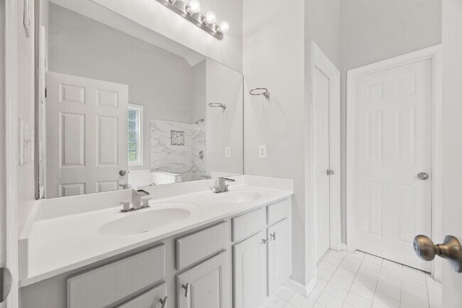 Building Photo - Spacious 3BR/3BA + 2 Bonus Rooms | $2,500/...