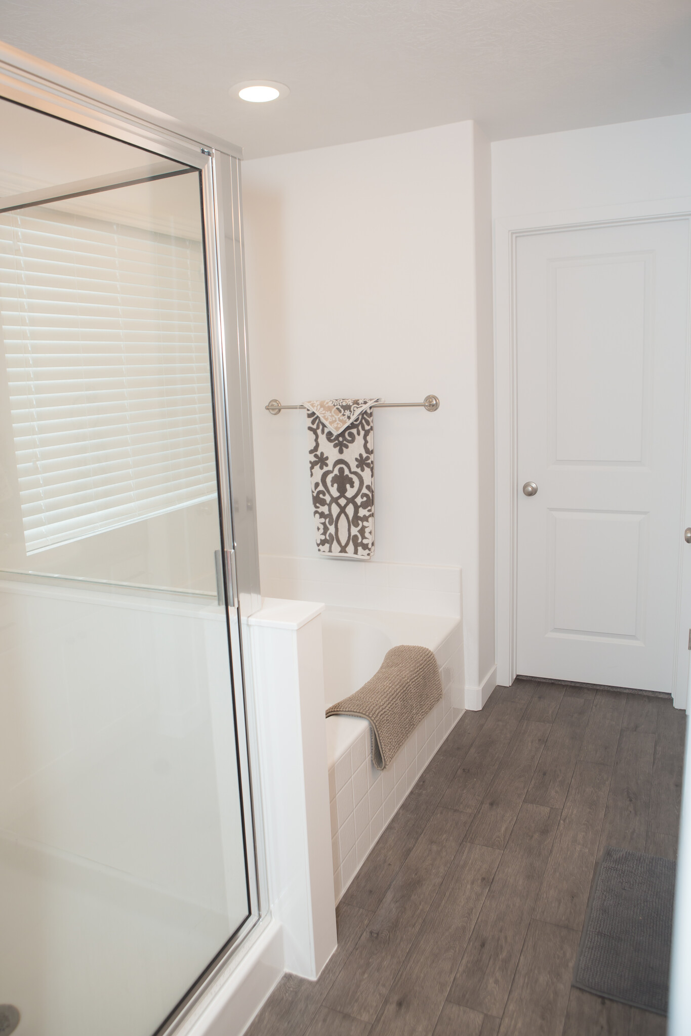 Master Bath with soaker tub and walk in shower - 3013 South Red Pine Drive