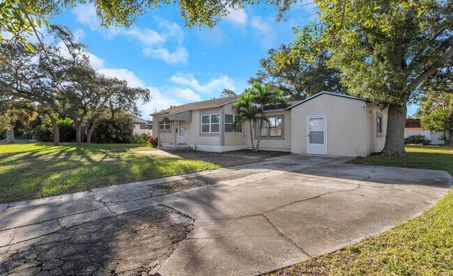 Building Photo - 5148 Tampa Bay Growth Fund 2 LLC