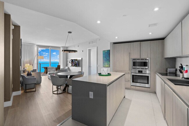 Building Photo - 4111 S Ocean Dr