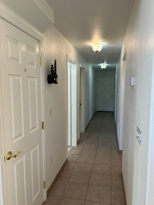 Building Photo - Short Term, Furnished Rental