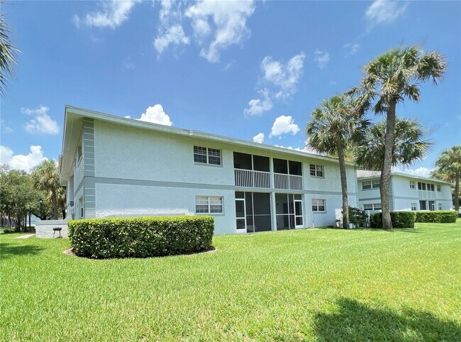 Building Photo - 2/2 Upstairs Silver Downs Condo in Silver ...