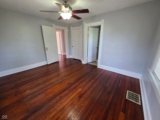 Building Photo - 117 S Heflin St