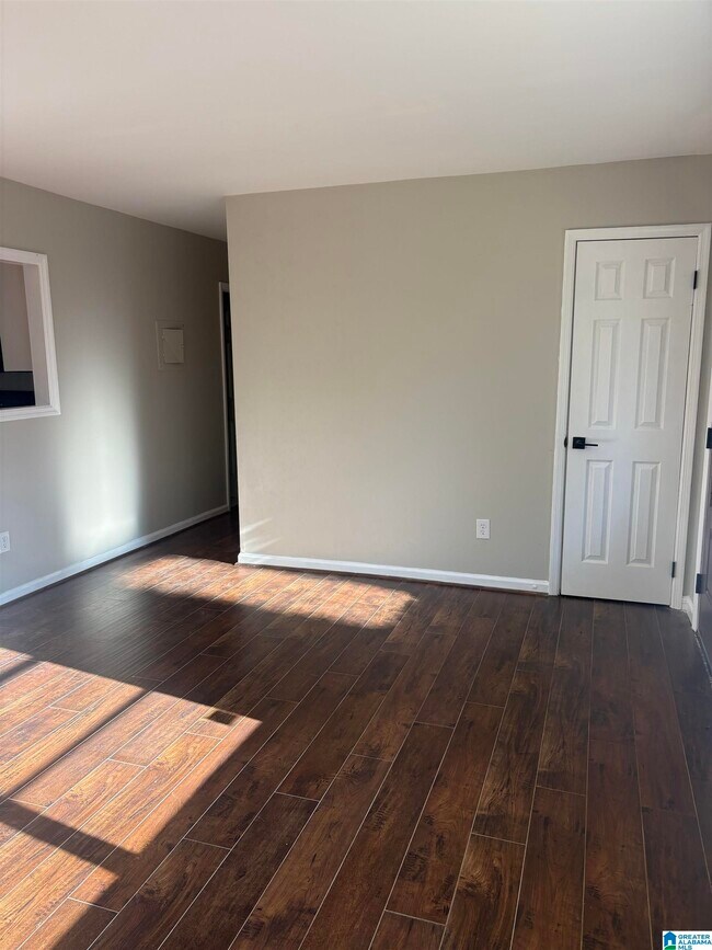 Building Photo - 8227 Country Cir