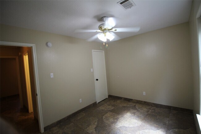 Building Photo - 16405 Sun View Ln