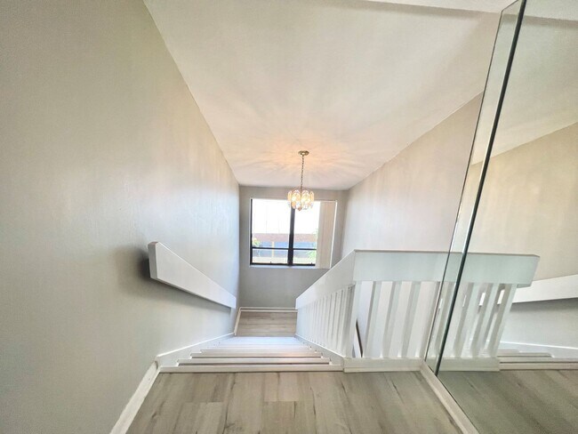 Building Photo - 8805 Lateen Ln