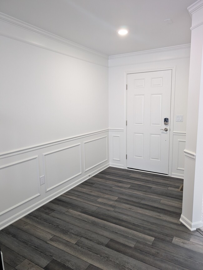 Entryway with beautiful molding - 9257 Hemlock Ln