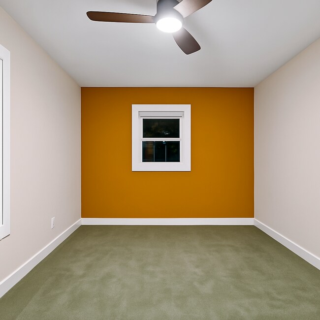 Building Photo - Charming Downtown Home!