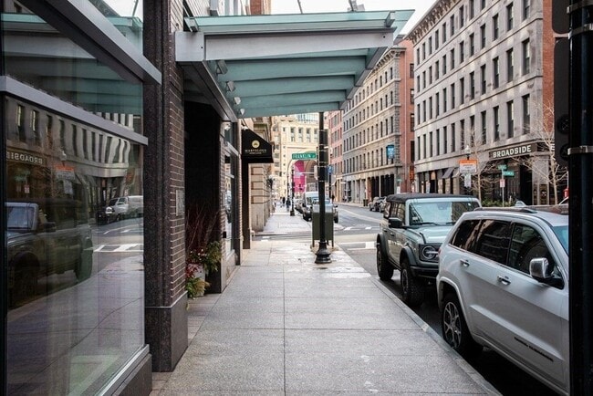 Building Photo - 80 Broad St