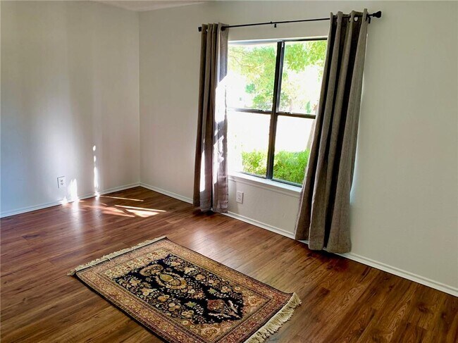 Building Photo - 2907 Donnell Dr