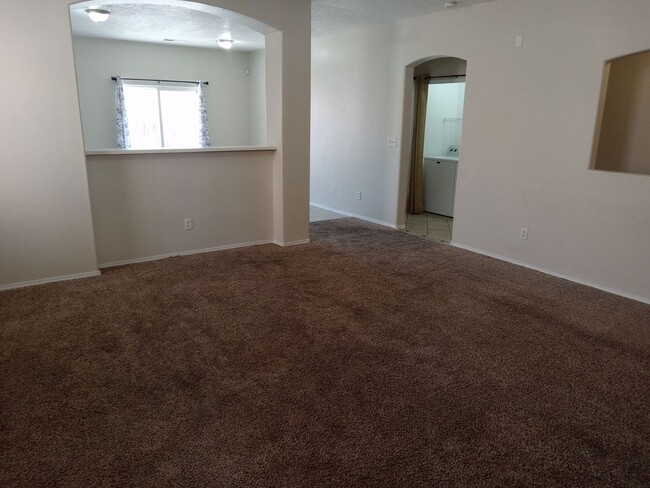 Building Photo - **3 Bedroom 2 Bathroom in Southwest ABQ!! ** AVAILABLE NOW **