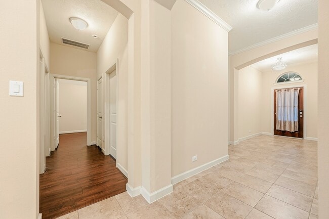 Building Photo - 18315 E Willow Oak Bend Dr