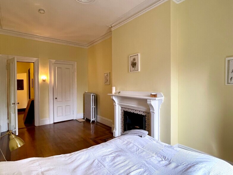 Building Photo - 317 Commonwealth Ave