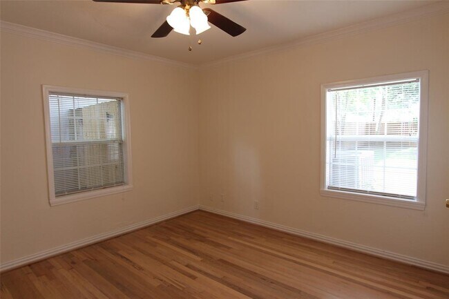 Building Photo - 6505 Sivley St