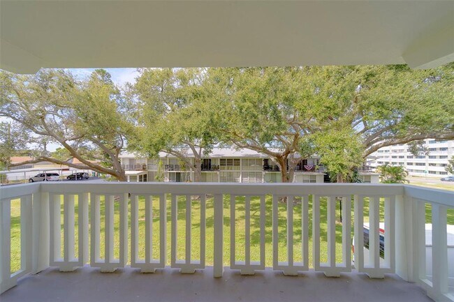 Building Photo - 2944 W Bay Dr