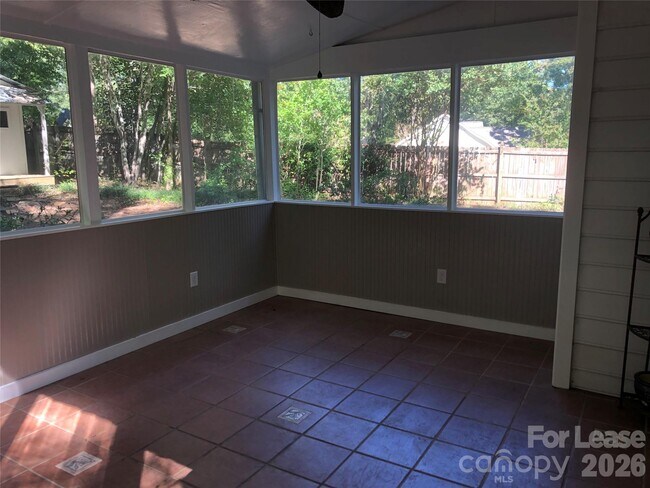 Building Photo - 3700 Sandberry Dr