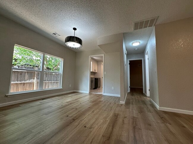 Building Photo - 8915 N Rockwell Dr