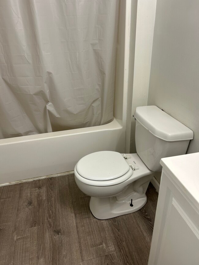 Building Photo - 409 Brook Ave