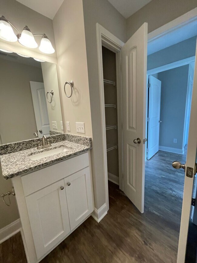 Building Photo - Brand New 3bd / 2ba w/ high end finishes, right in the heart of Conway!!