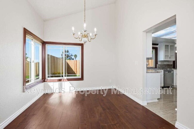 Building Photo - 9462 Pipilo St