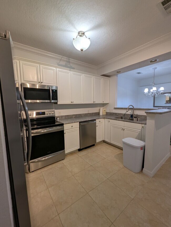 Building Photo - Campus View 202