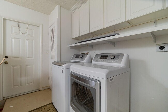 Building Photo - 13335 Bedford Mews Ct