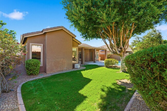 Building Photo - 7180 W Trails Dr