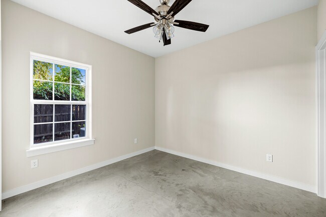 Building Photo - 2290 W Tarleton St