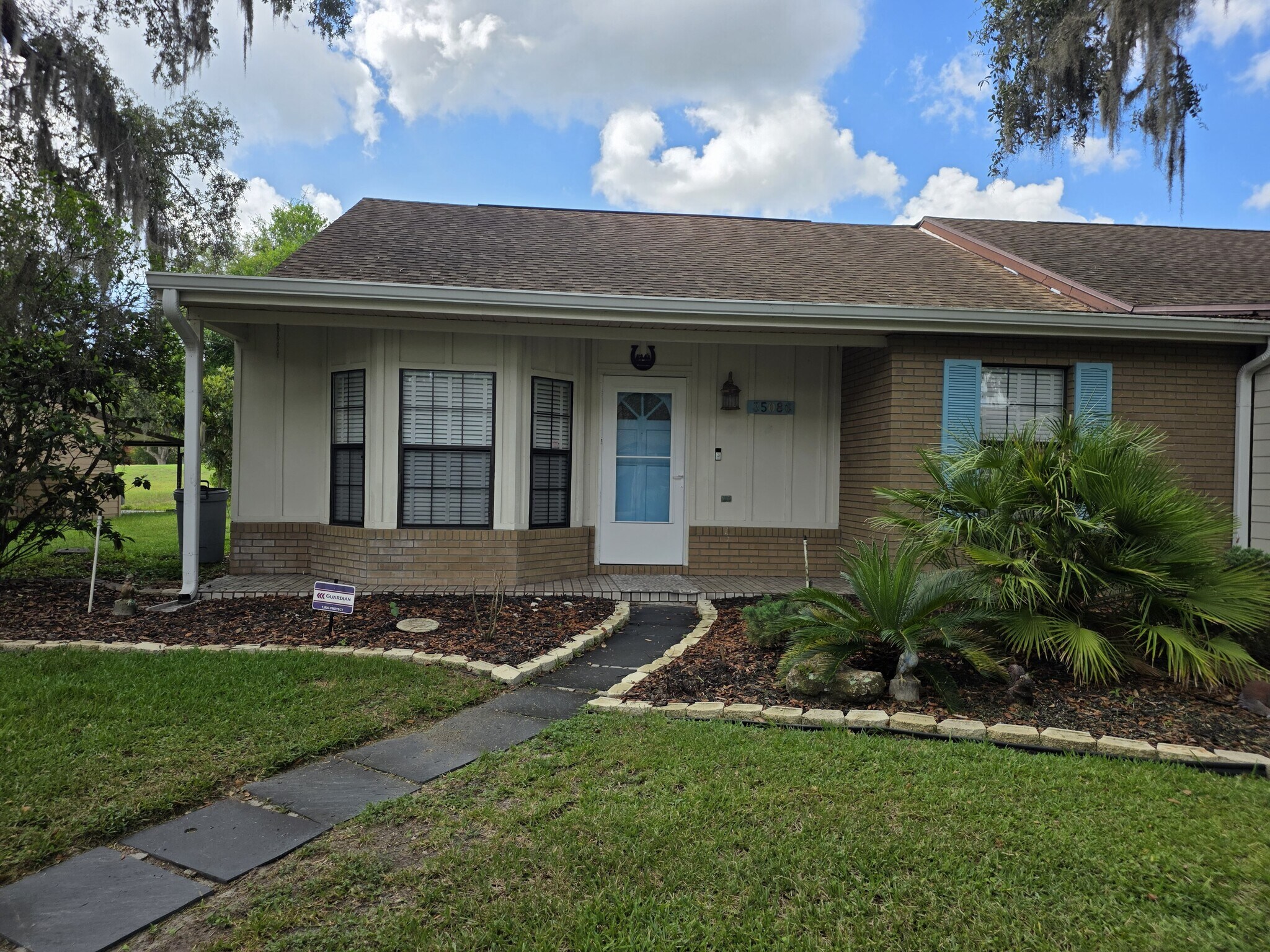 Building Photo - 35086 Whispering Oaks Blvd