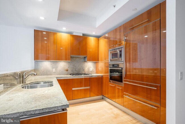 Building Photo - 1881 N Nash St