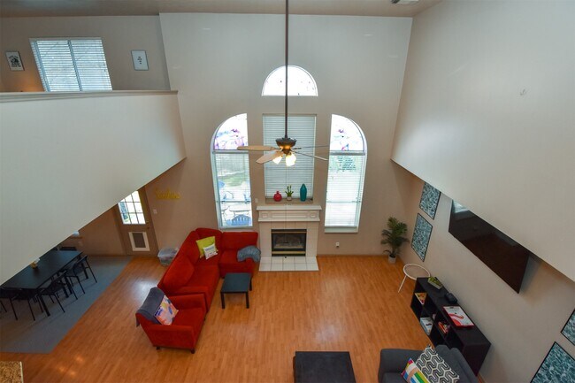 Primary Photo - 10102 White Oak Trail Ln