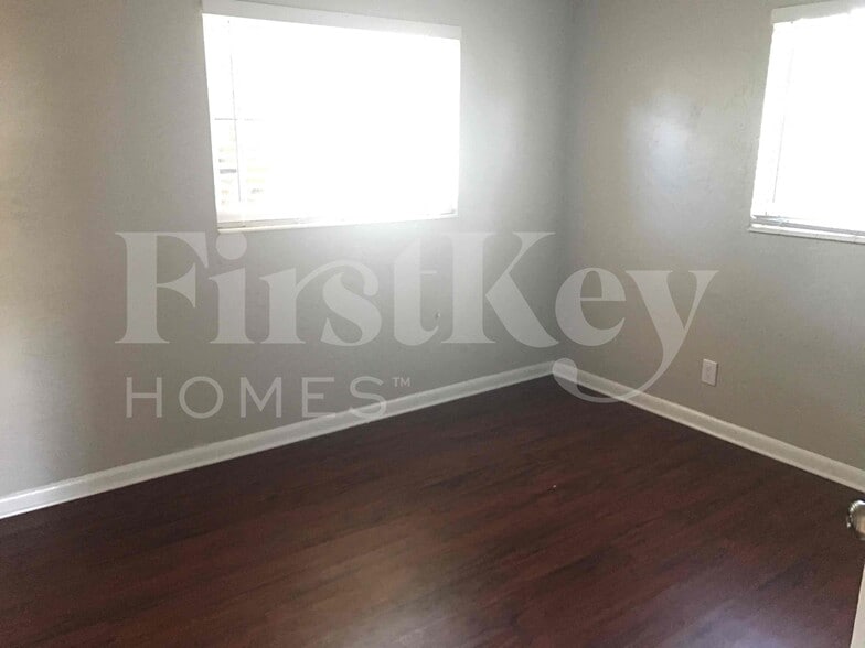 Building Photo - 6178 39th Ave N