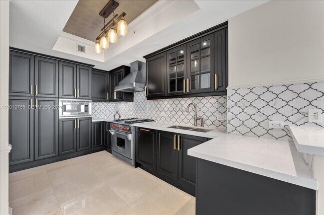 Building Photo - 17875 Collins Ave