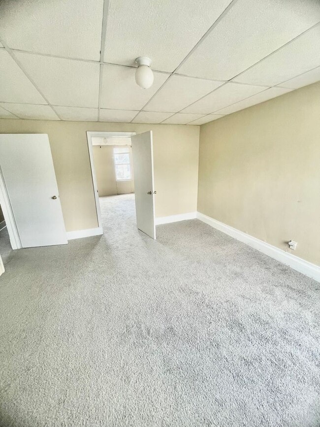 Building Photo - 4 bedroom. 1.5 Bath- Turtle Creek Pa