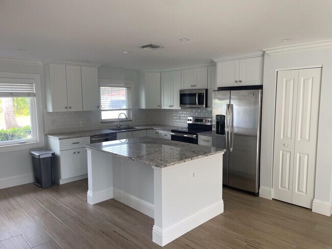 Building Photo - 1611 Treemont Ave