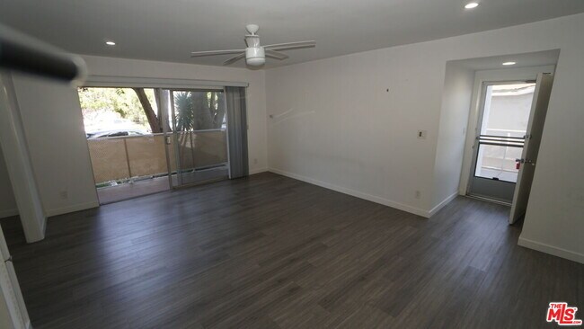 Building Photo - 844 6th St