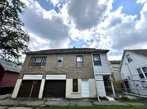 Building Photo - Freshly Renovated 3-Bedroom Home in South ...