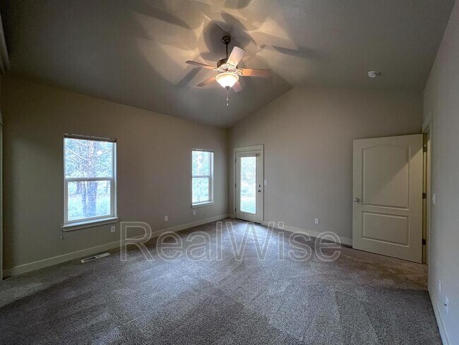 Building Photo - 835 Nutcracker Dr