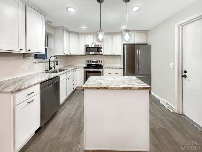 Building Photo - 4705 Beechwood Rd