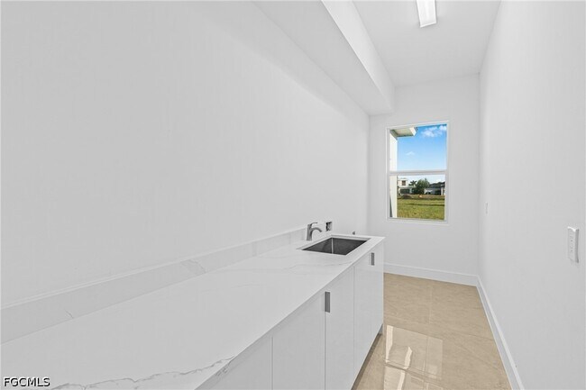 Building Photo - 821 NW 37th Pl