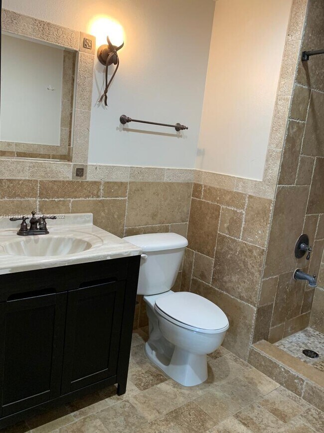 Building Photo - 10 Aragon Ave