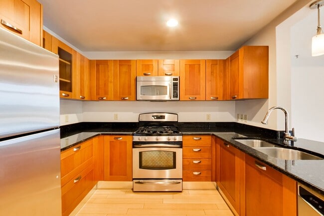 Building Photo - AMAZING LOCATION! This stunning 1bedroom/1.5bath