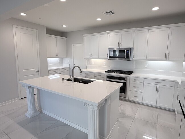 Building Photo - 31124 Hanover Ln