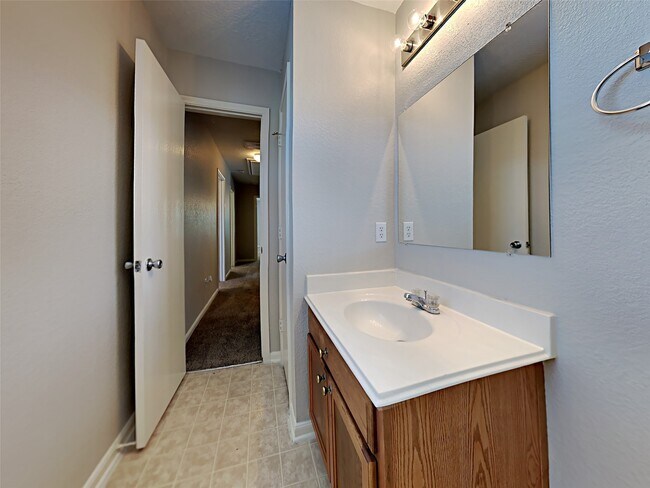 Building Photo - 19023 Remington Park Dr