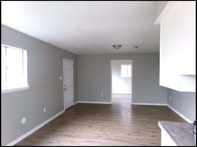 Building Photo - 305 Smart St