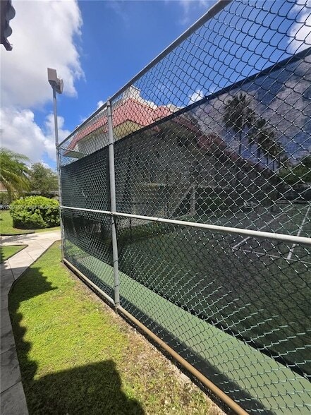 Building Photo - 6709 N Kendall Dr