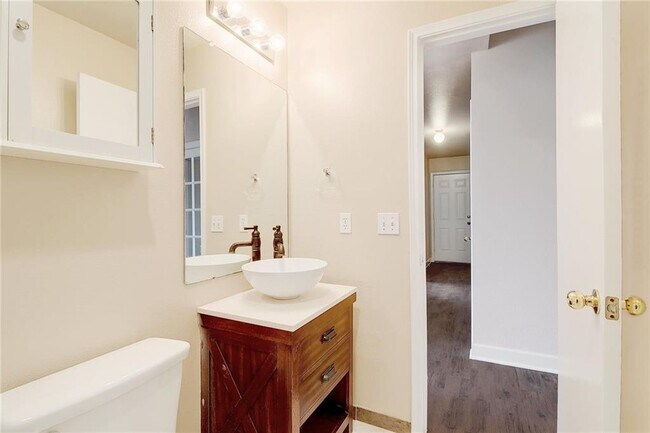 Building Photo - 202 Quail Cir