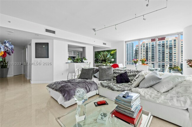 Building Photo - 1331 Brickell Bay Dr